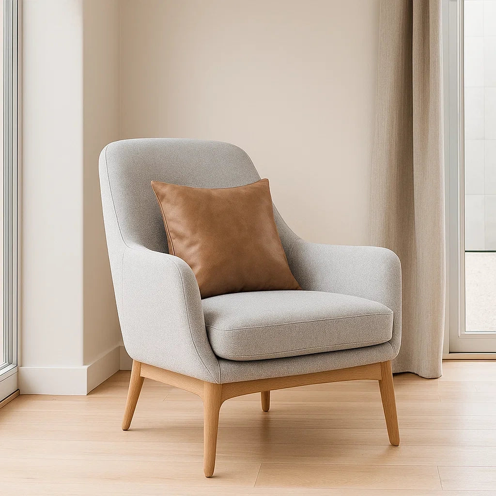 Fauteuil tissu gris avec coussin similicuir brun pieds bois 75x78x85 cm